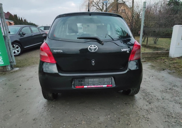 Toyota Yaris cena 17200 przebieg: 157877, rok produkcji 2006 z Kazimierz Dolny małe 631